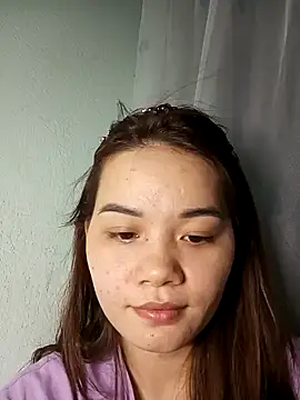 Snapshot of Ngoc-Trinh chatting on 01.25.25 Ngoc-Trinh online show from 01.25.25