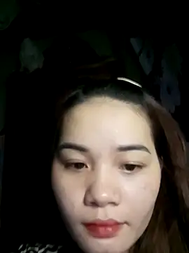 Snapshot of Ngoc-Trinh chatting on 03.22.25 Ngoc-Trinh online show from 03.22.25