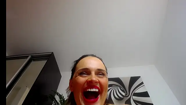 Snapshot of hugebobbs chatting on 01.06.25 hugebobbs online show from 01.06.25