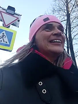 Snapshot of hugebobbs chatting on 03.21.25 hugebobbs online show from 03.21.25