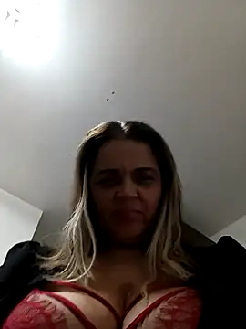 Snapshot of hugebobbs chatting on 09.23.25 hugebobbs online show from 09.23.25