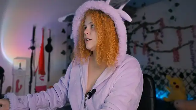 Snapshot of Alaska_colors7 chatting on 10.12.25 Alaska colors7 online show from 10.12.25