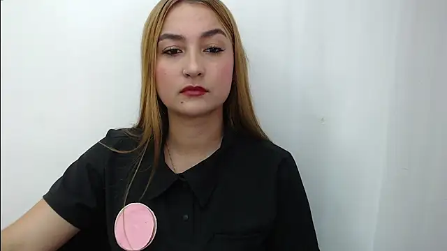 salome  lopez  online show from 11.07.25