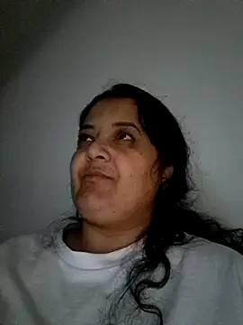 Snapshot of sarahhh1987 chatting on 10.27.25 sarahhh1987 online show from 10.27.25