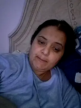 Snapshot of sarahhh1987 chatting on 10.29.25 sarahhh1987 online show from 10.29.25