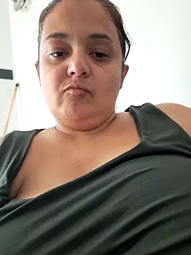 Snapshot of sarahhh1987 chatting on 10.30.25 sarahhh1987 online show from 10.30.25