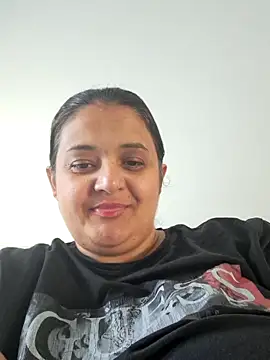 Snapshot of sarahhh1987 chatting on 10.31.25 sarahhh1987 online show from 10.31.25