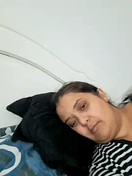 Snapshot of sarahhh1987 chatting on 11.06.25 sarahhh1987 online show from 11.06.25