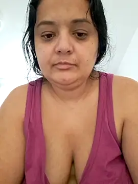 Snapshot of sarahhh1987 chatting on 11.13.25 sarahhh1987 online show from 11.13.25