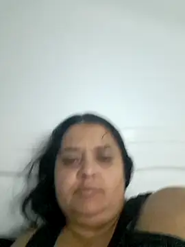 Snapshot of sarahhh1987 chatting on 11.13.25 sarahhh1987 online show from 11.13.25