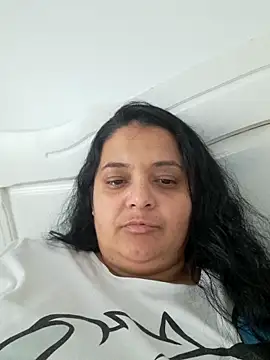 Snapshot of sarahhh1987 chatting on 11.15.25 sarahhh1987 online show from 11.15.25