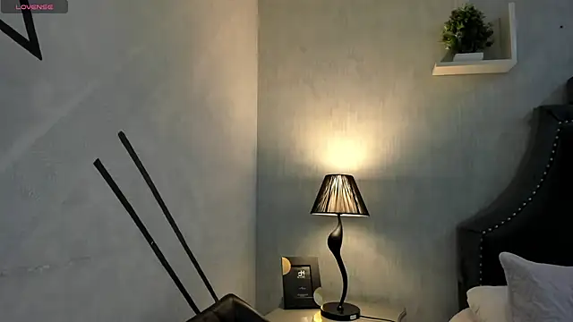 AnntoniaWood online show from 12.03.24