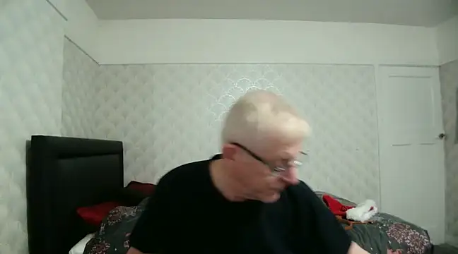 Snapshot of shaun63m chatting on 12.19.24 shaun63m online show from 12.19.24