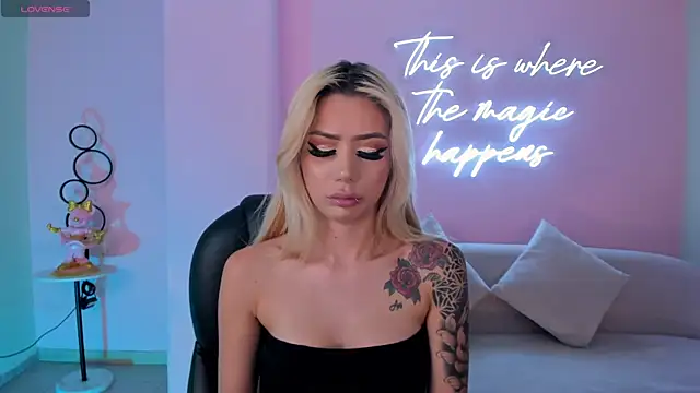 HannaConnor  online show from 02.12.25