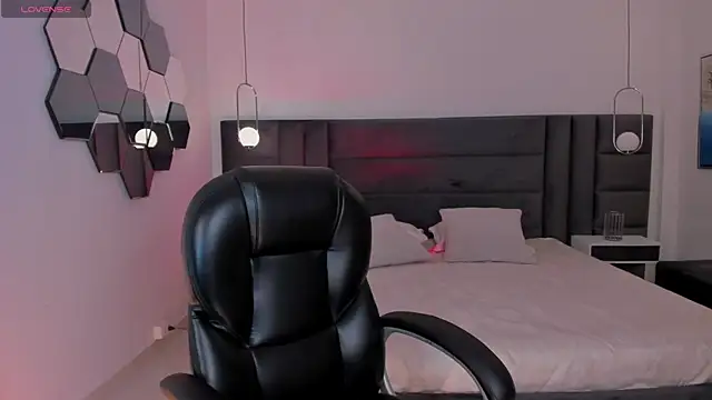 HannaConnor  online show from 01.13.26