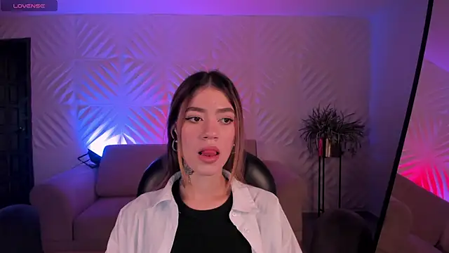 ViolettHansson online show from 01.03.25