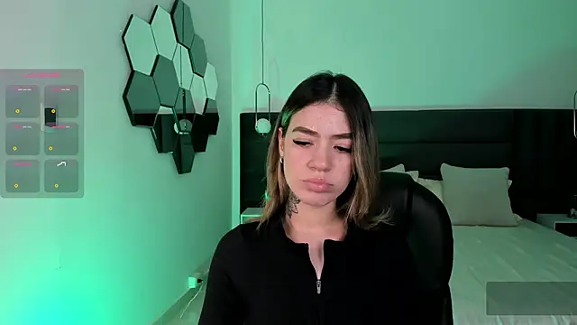 ViolettHansson online show from 10.16.25