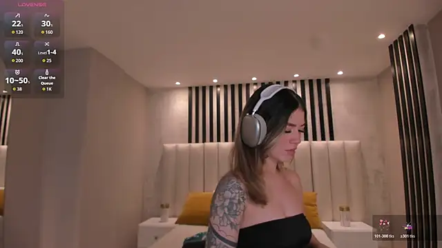 ViolettHansson online show from 10.29.25