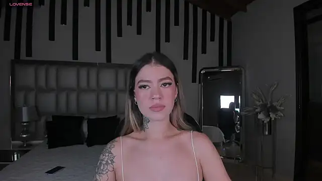 ViolettHansson online show from 11.05.25