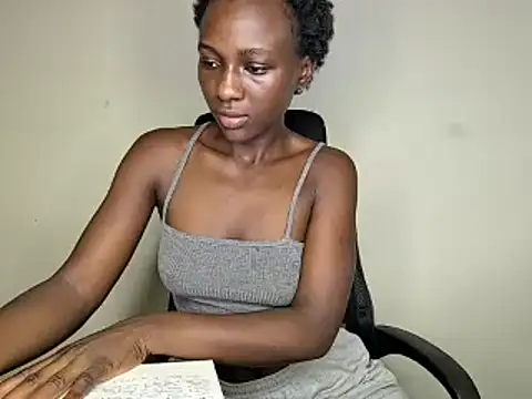 Snapshot of ebonyy_duchess chatting on 01.28.25 ebonyy duchess online show from 01.28.25