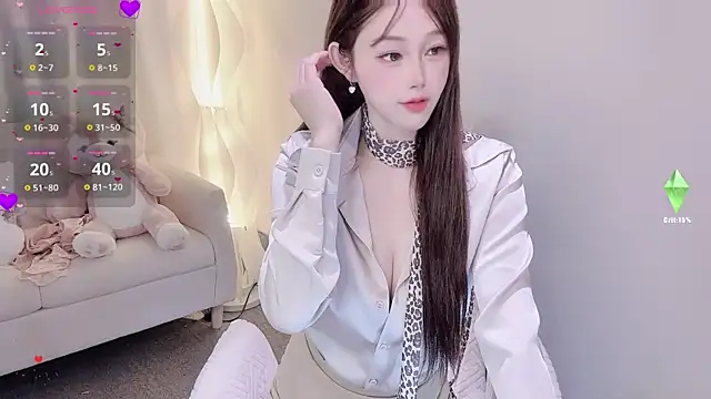 Snapshot of Kiss-18 chatting on 10.30.25 Kiss-18 online show from 10.30.25