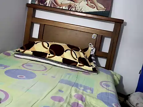 hideonbush051 online show from 12.01.25