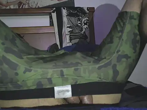 hideonbush051 online show from 03.18.26