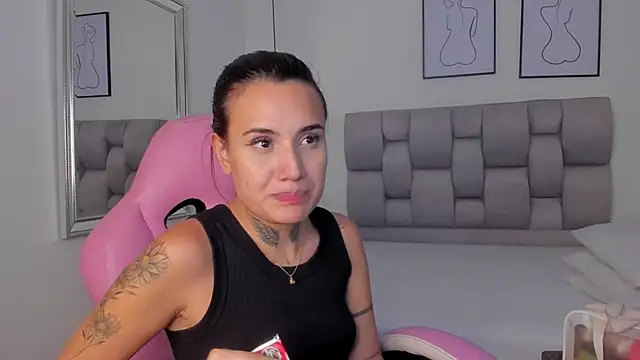 Snapshot of Susan-Sweet-7 chatting on 10.10.25 Susan-Sweet-7 online show from 10.10.25