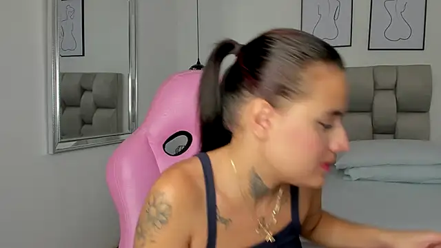 Snapshot of Susan-Sweet-7 chatting on 10.21.25 Susan-Sweet-7 online show from 10.21.25