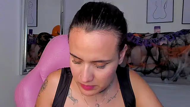 Snapshot of Susan-Sweet-7 chatting on 10.27.25 Susan-Sweet-7 online show from 10.27.25