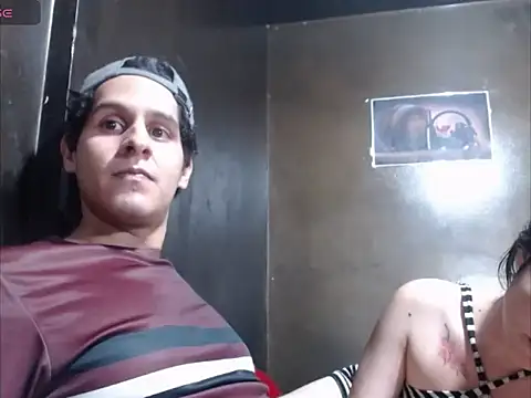 Snapshot of blackwolf_whitebee chatting on 11.15.25 blackwolf whitebee online show from 11.15.25