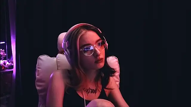 Avi Nile online show from 12.27.24