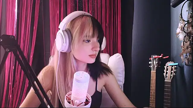 Snapshot of Avi_Nile chatting on 07.28.26 Avi Nile online show from 07.28.26