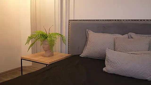 Snapshot of IrisBaker chatting on 10.09.25 IrisBaker online show from 10.09.25