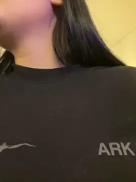 Snapshot of IrisBaker chatting on 10.28.25 IrisBaker online show from 10.28.25