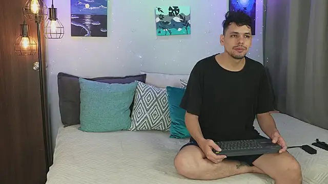 Snapshot of Cleoanubis- chatting on 10.30.25 Cleoanubis- online show from 10.30.25