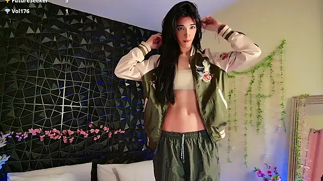 Snapshot of Finibondi chatting on 10.27.25 Finibondi online show from 10.27.25