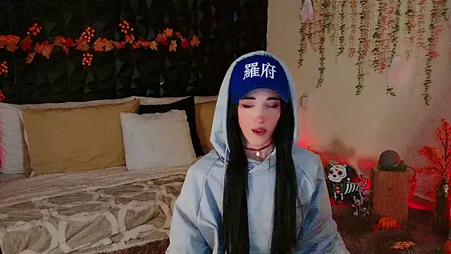 Snapshot of Finibondi chatting on 11.05.25 Finibondi online show from 11.05.25