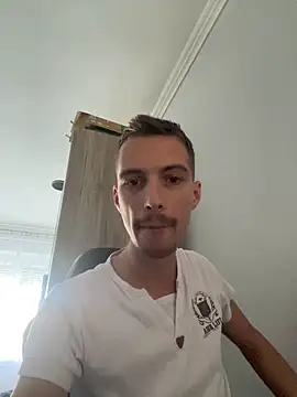 Snapshot of elatus0206 chatting on 10.26.25 elatus0206 online show from 10.26.25