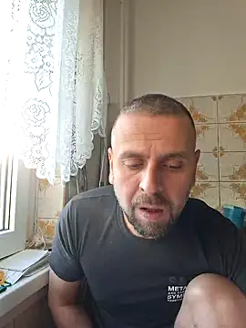 Snapshot of Huncutkuki chatting on 12.28.24 Huncutkuki online show from 12.28.24