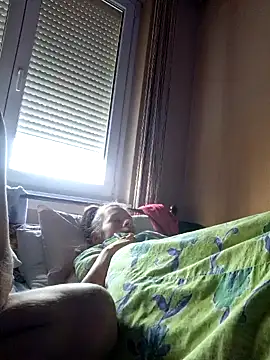 Snapshot of Huncutkuki chatting on 02.16.25 Huncutkuki online show from 02.16.25