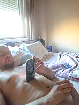 Snapshot of Huncutkuki chatting on 03.07.25 Huncutkuki online show from 03.07.25