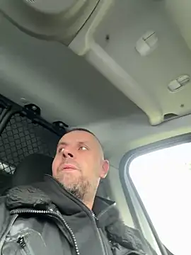 Snapshot of Huncutkuki chatting on 03.22.25 Huncutkuki online show from 03.22.25