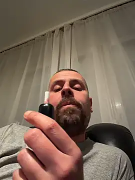 Snapshot of Huncutkuki chatting on 12.02.25 Huncutkuki online show from 12.02.25