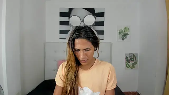 Brisahott online show from 10.22.25