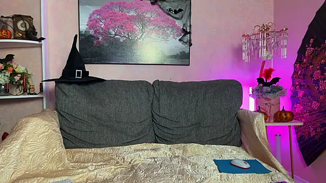 Selena Sweetie online show from 10.17.25