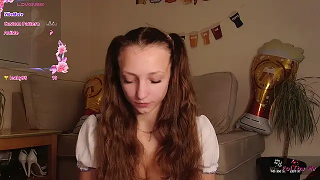 Snapshot of Milky_flexy_cat chatting on 09.27.25 Milky flexy cat online show from 09.27.25