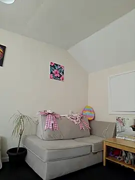 Milky flexy cat online show from 04.14.26