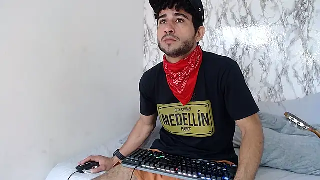 Snapshot of Moon_and_aaron chatting on 02.16.26 Moon and aaron online show from 02.16.26