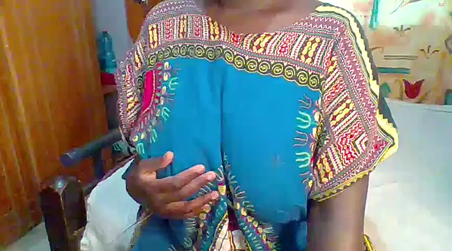 Snapshot of pretty_almah chatting on 12.04.24 pretty almah online show from 12.04.24